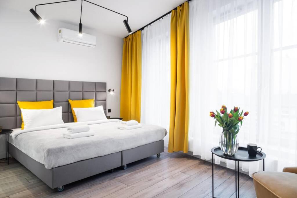 Househost Apartment: Miodowa 42/8B Street Красков Екстериор снимка