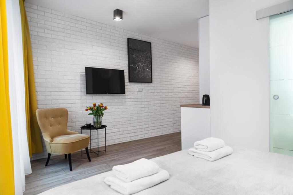 Househost Apartment: Miodowa 42/8B Street Красков Екстериор снимка