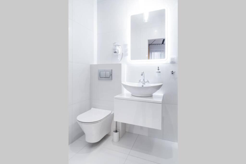 Househost Apartment: Miodowa 42/8B Street Красков Екстериор снимка